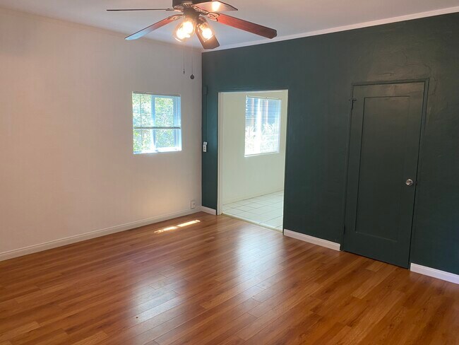 Building Photo - 128 Carr Dr