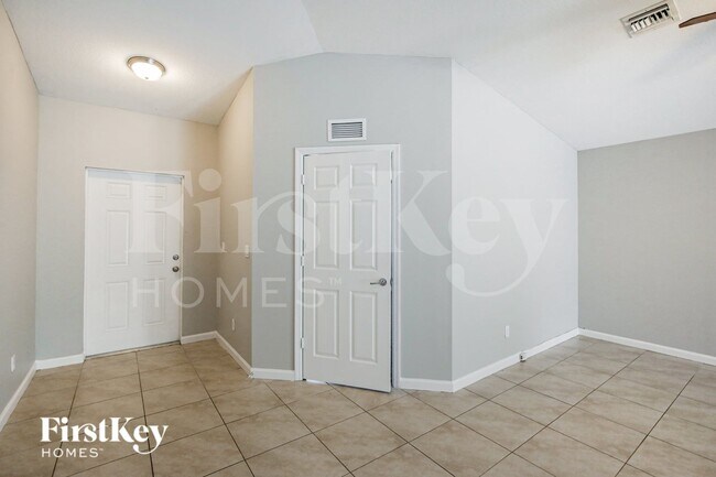 Building Photo - 1351 SW Amboy Ave
