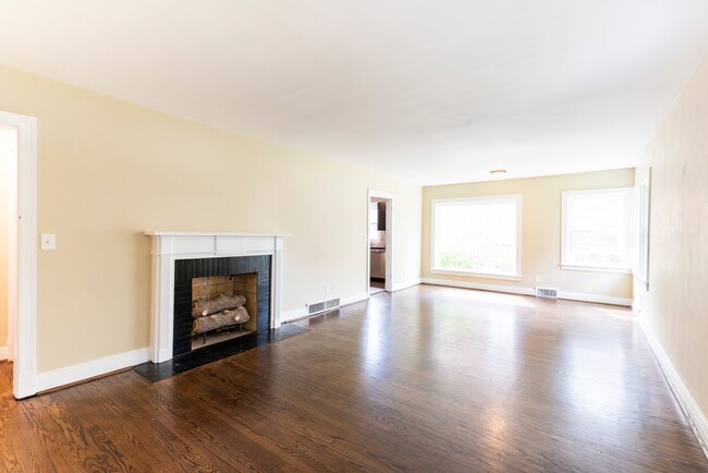 Foto del edificio - 3BR/2BA Ranch Near The Desirable Highlands!