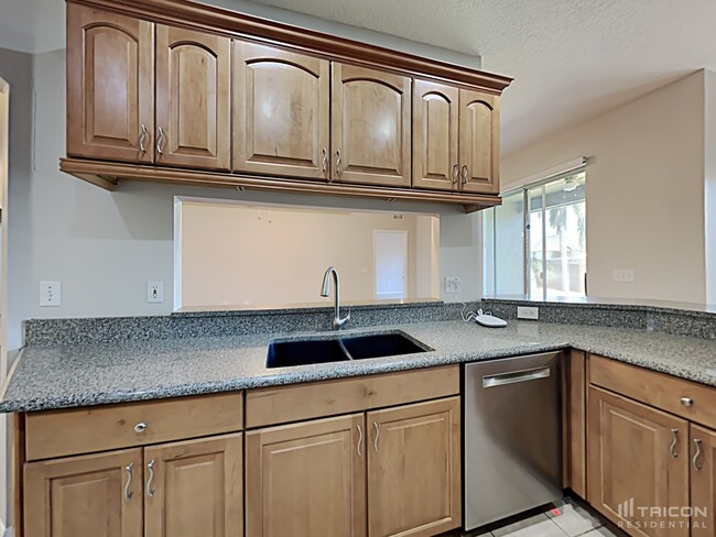 Foto del edificio - 24409 Breezy Oak Ct
