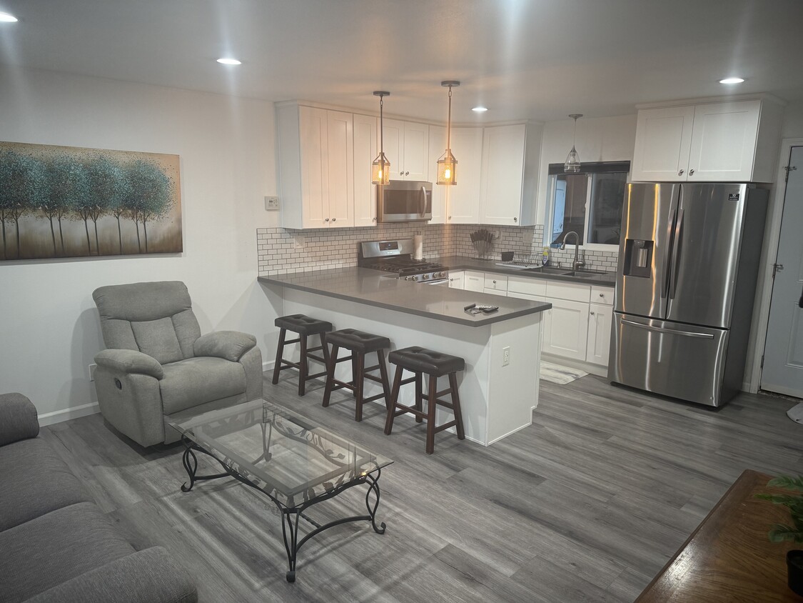 Foto principal - 7934 Etiwanda Ave