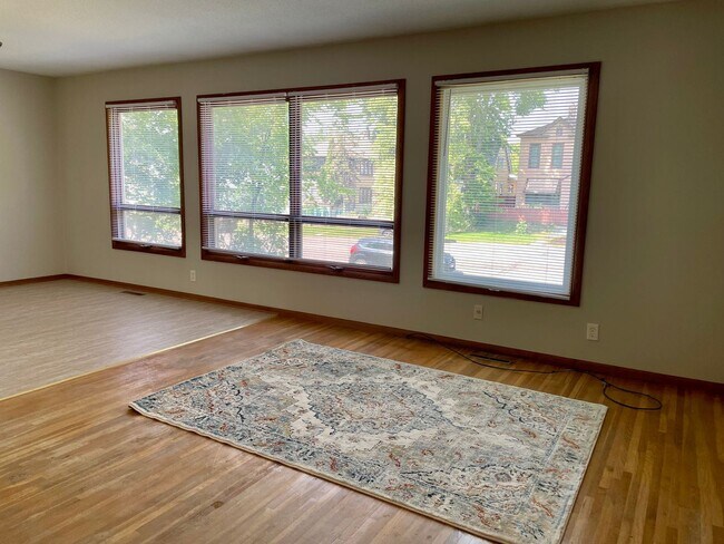 Foto del edificio - 3 br, 1 bath House - 1008 Marshall Ave.