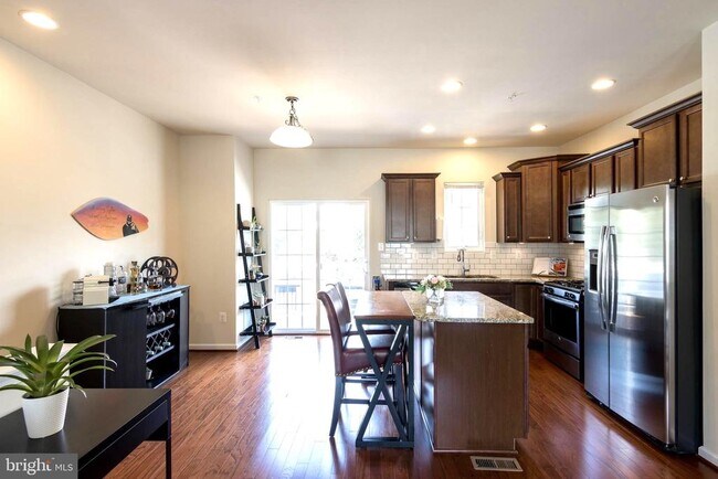 Foto del edificio - 630 Warblers Perch Wy