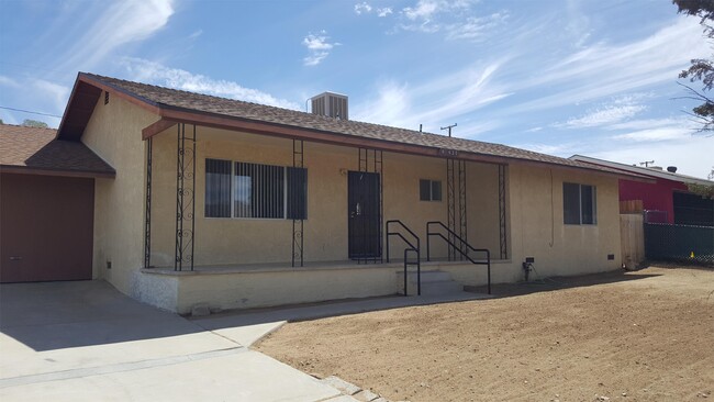 Building Photo - 61635 Desert Air Rd