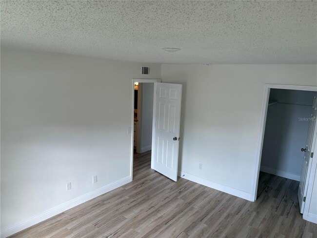 Building Photo - 9218 Tudor Dr
