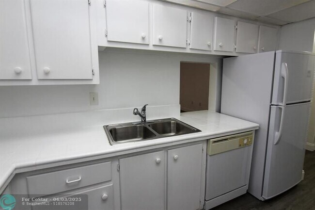 Foto del edificio - 9159 SW 77th Ave