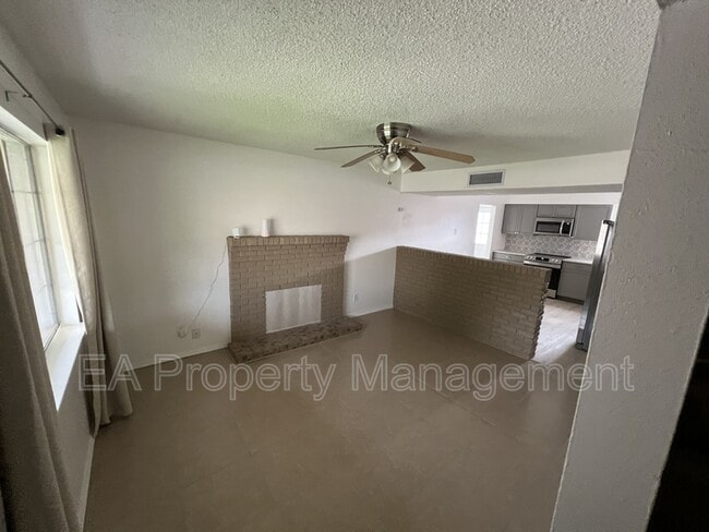 Foto del edificio - 11620 Versailles Ave NE