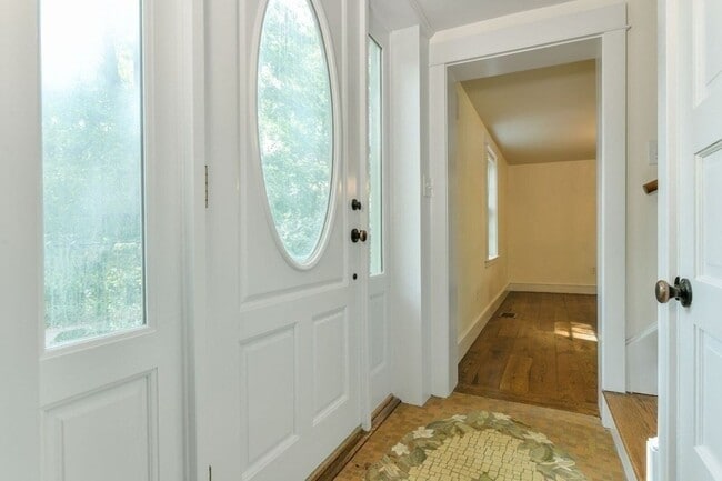 Building Photo - 7 Park Plz