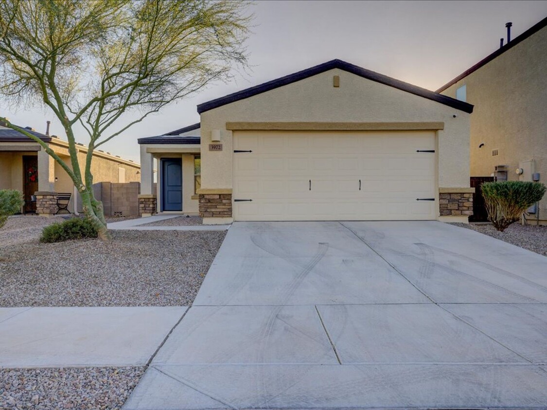 Primary Photo - Cantera Community 3 Bedroom 2 Bath!!!
