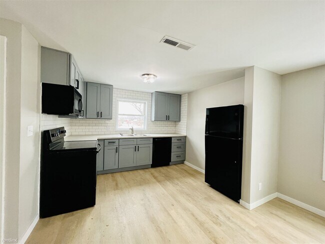 Building Photo - 2 br, 1 bath House - 302 South Harrison St...