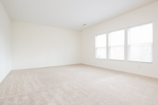 Building Photo - 1577 Shire Village Dr