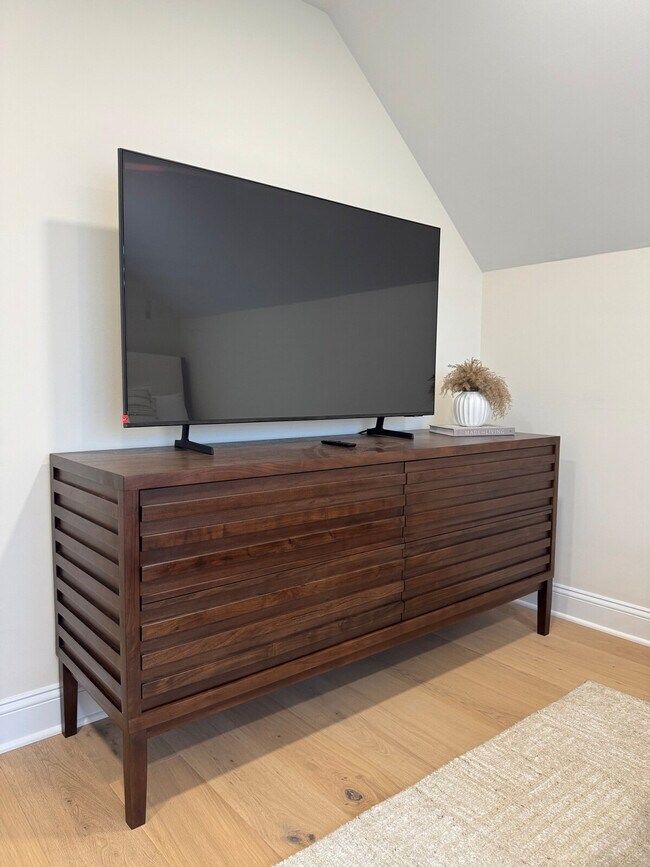 Foto del edificio - 240 Norgrove Ave