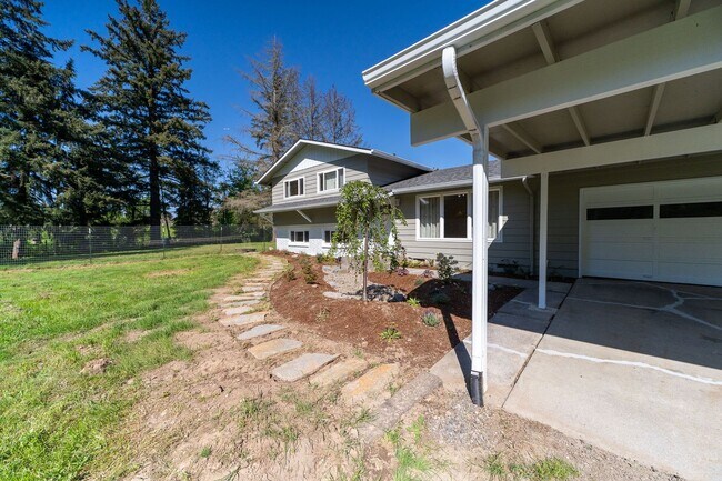 Foto del edificio - Rare 6 Bedroom Country Ranch Home – Dream Come True!