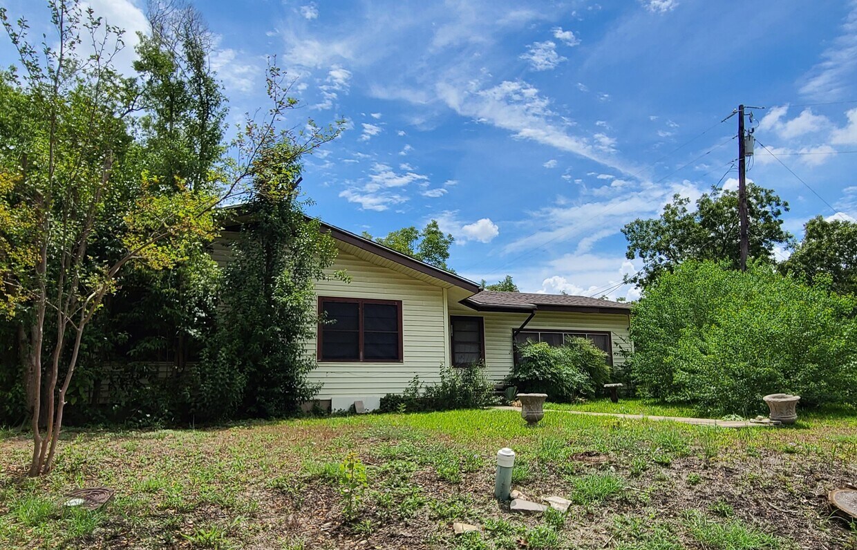 1113 McLain St, Taylor, TX 76574 House Rental in Taylor, TX