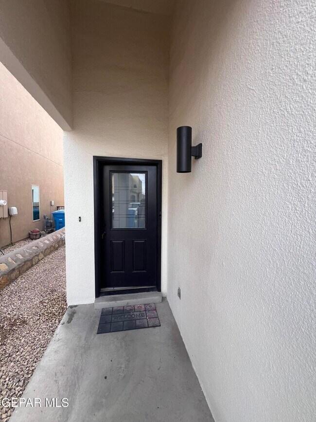 Foto del edificio - 807 HC Gilbert Minjares Dr