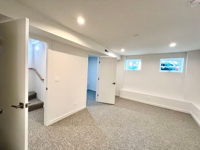 Foto del edificio - 822 N Winchester Ave