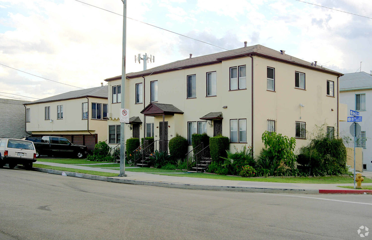 Primary Photo - 8401 S 8th Ave