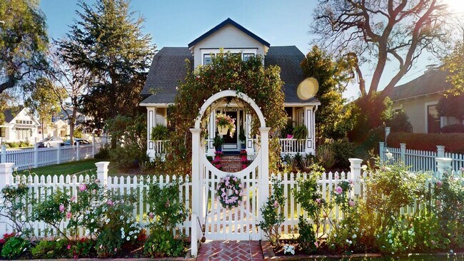 Building Photo - A Timeless Coronado Beach Cottage