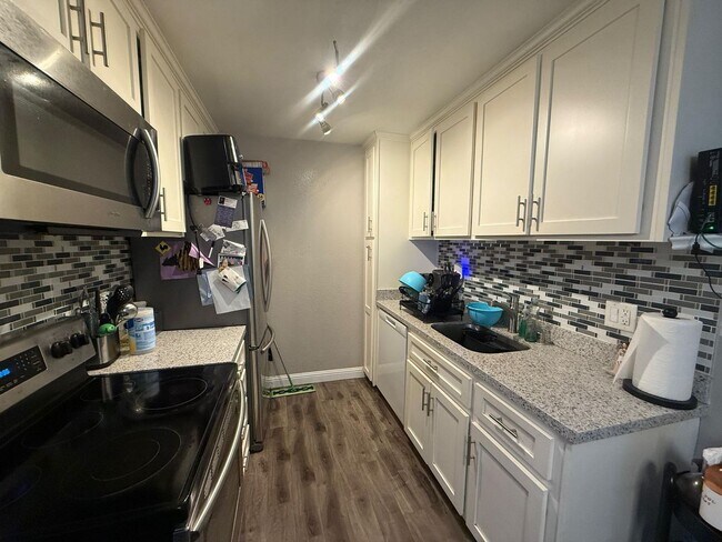 Building Photo - Charming 2BD/2BA Condo – Quiet End-Unit in...