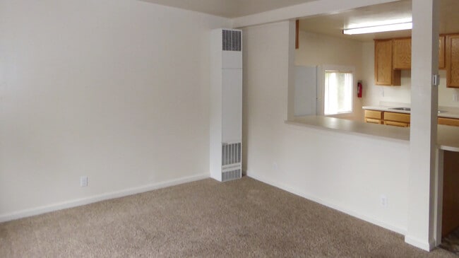 Building Photo - 2475 Redwood St