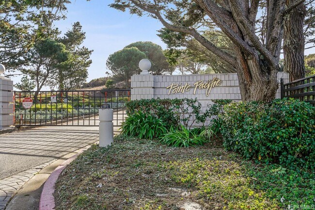 Building Photo - 443 Green Ridge Dr