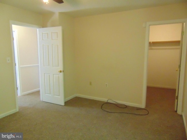 Building Photo - 121 Spring Dale Dr