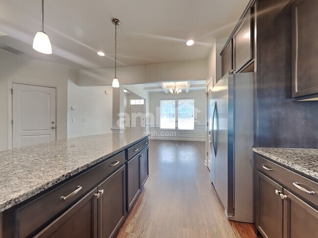 Foto del edificio - 530 Lateleaf Dr