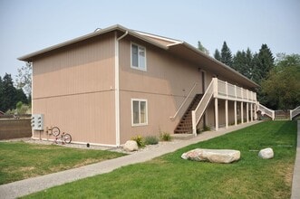 Building Photo - 615 Hayden Ave