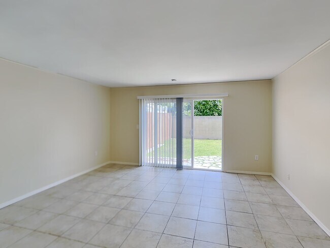 Building Photo - 5918 Lemon Ave Unit 5918