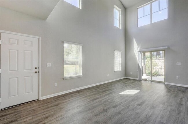 Building Photo - 516 E Slaughter Ln