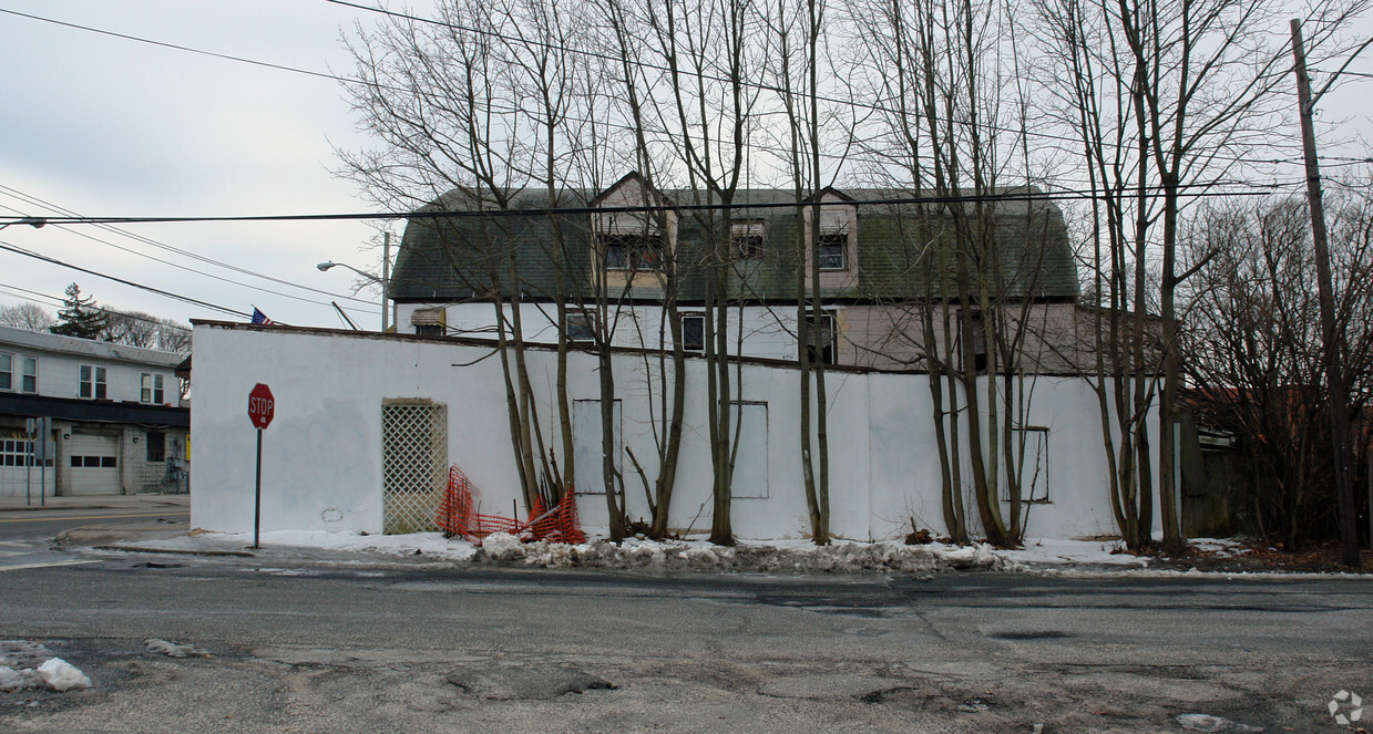 Foto del edificio - 87 Carleton Ave