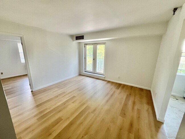 Foto del edificio - 501 N Barry Ave