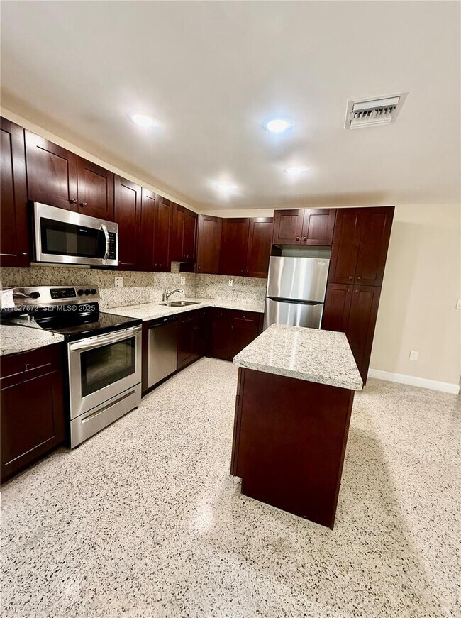 Foto del edificio - 9740 Sterling Dr