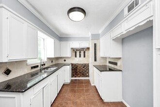 Building Photo - 2513 Leslie St