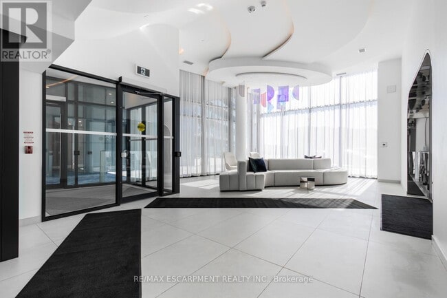 Photo du bâtiment - 3210 Dakota Cmn