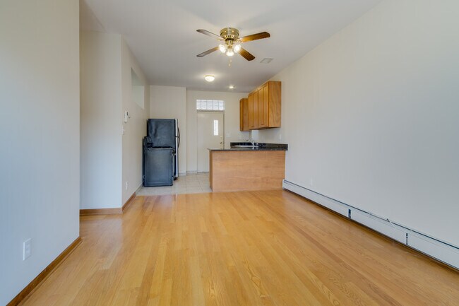Building Photo - 1435 E 53rd St