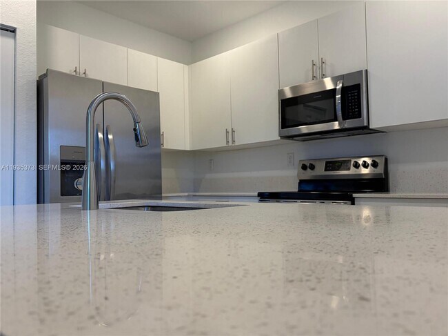 Foto del edificio - 2661 SE 10th St