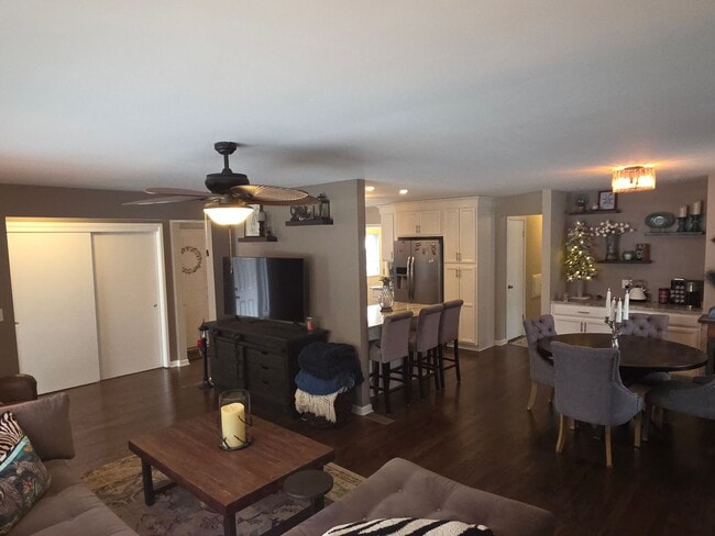 Foto del edificio - Updated 3 bedroom Kenosha ranch