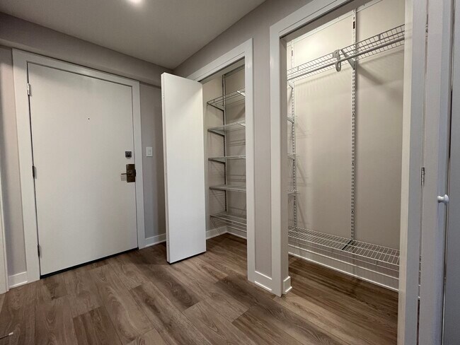 Foto del edificio - 350 Plum Creek Dr