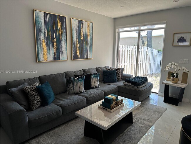 Foto del edificio - 7690 S Southwood Cir