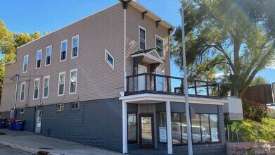Building Photo - 1224 Plainfield Ave NE