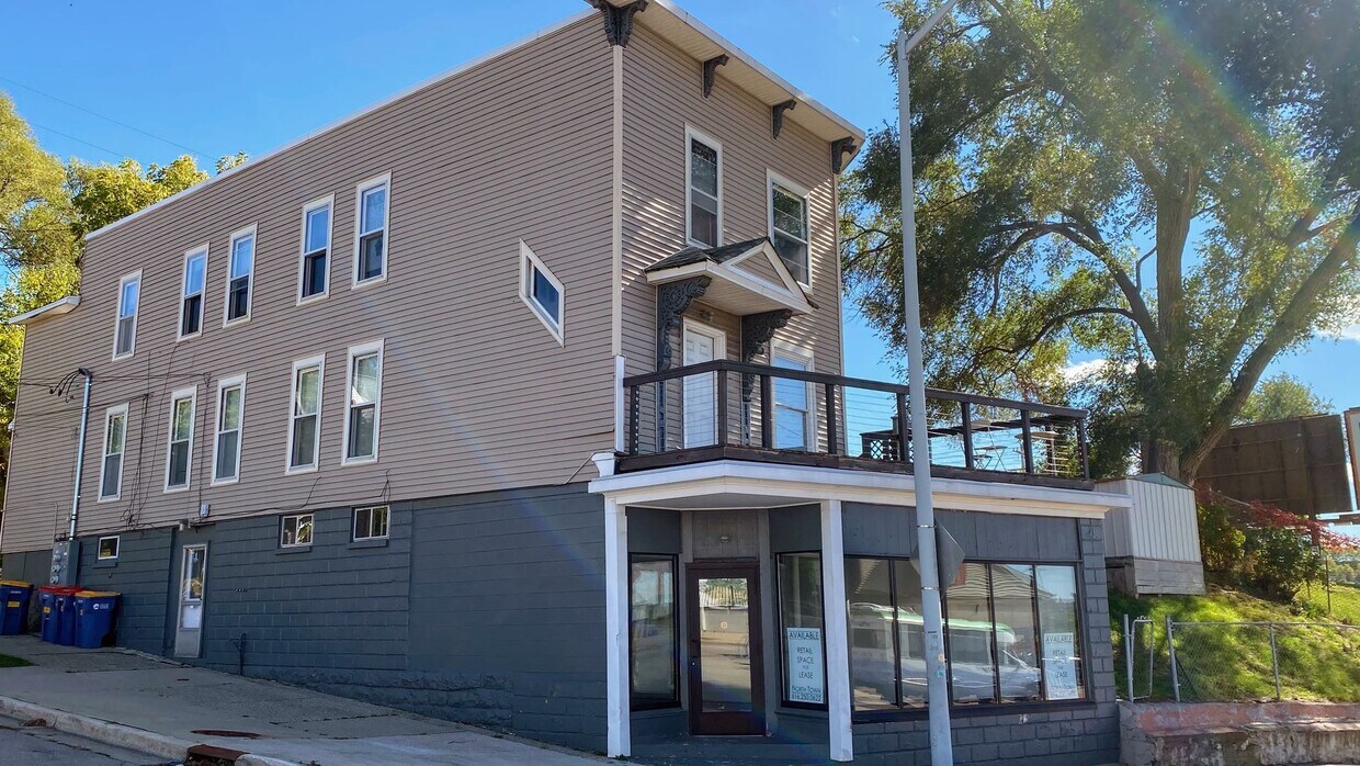 Foto principal - 1224 Plainfield Ave NE