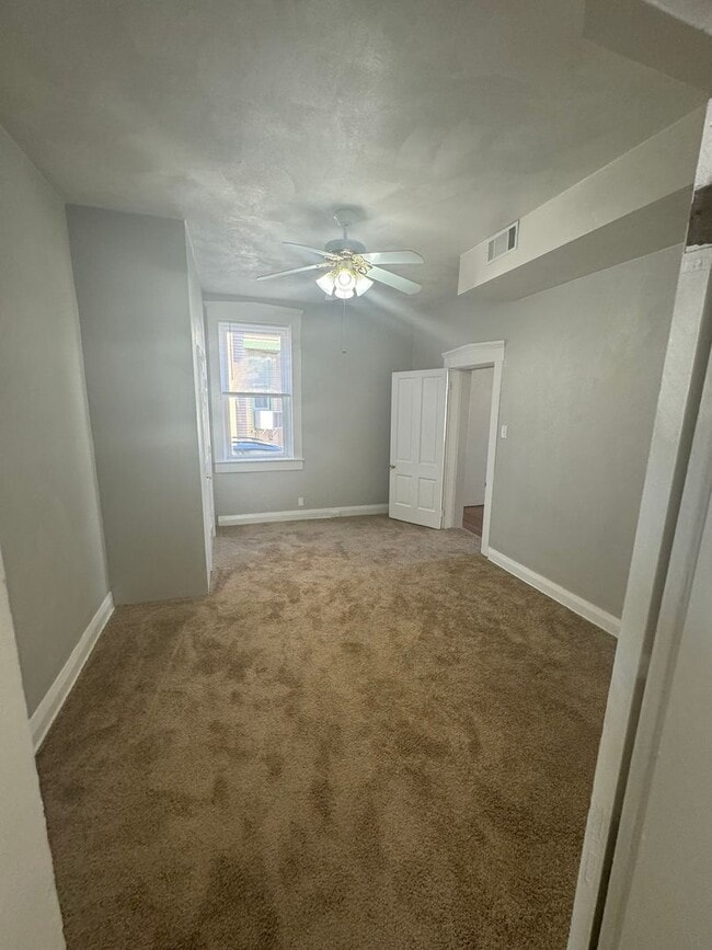 Building Photo - 3 Bedroom 1 Bath