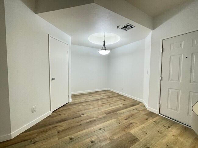 Building Photo - 535 Magnolia Ave