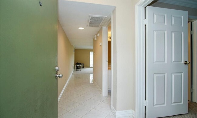 Building Photo - 14777 Wunderlich Dr