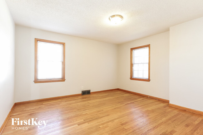 Building Photo - 658 Mackinaw Ave