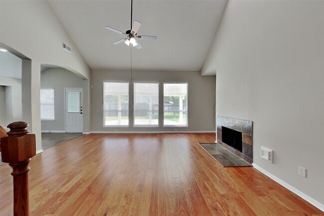 Building Photo - 26905 Faircourt Dr