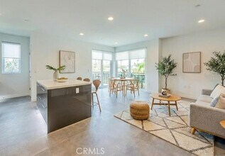 Building Photo - 214 Westmoreland Ave