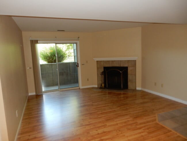 Photo - Charming 2 bed/ 2 bath condominium located in Gunbarrel's Hunter Creek. Next to beautiful park!