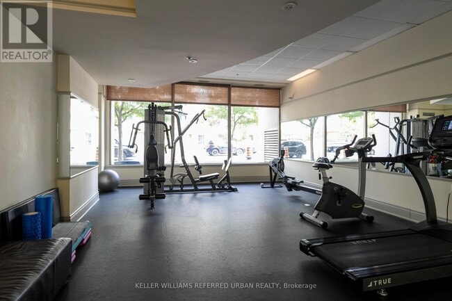 Building Photo - 935-935 Sheppard Ave W